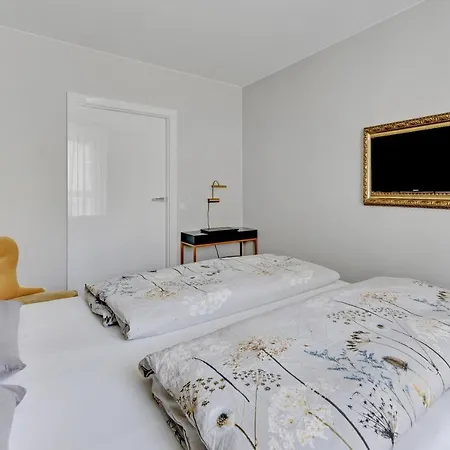 Aleja Gold - Acco Rent